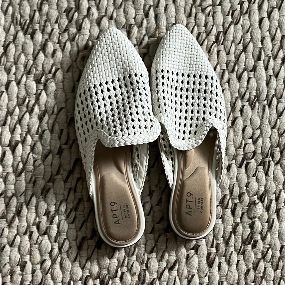 Apt. 9 White Perforated Mules